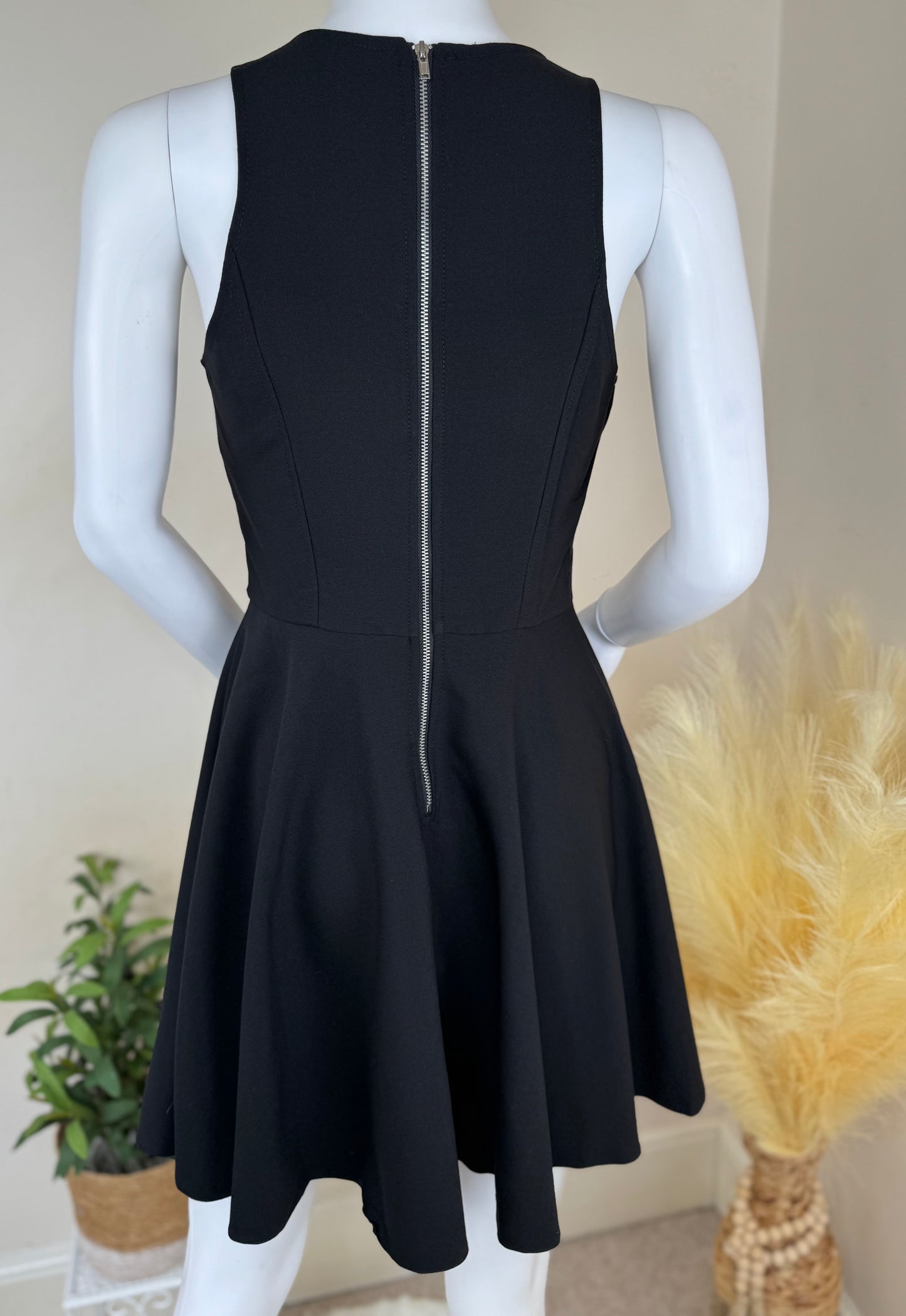 Black sleeveless bodycon skater dress – UK 10 – zip back – party or evening outfit