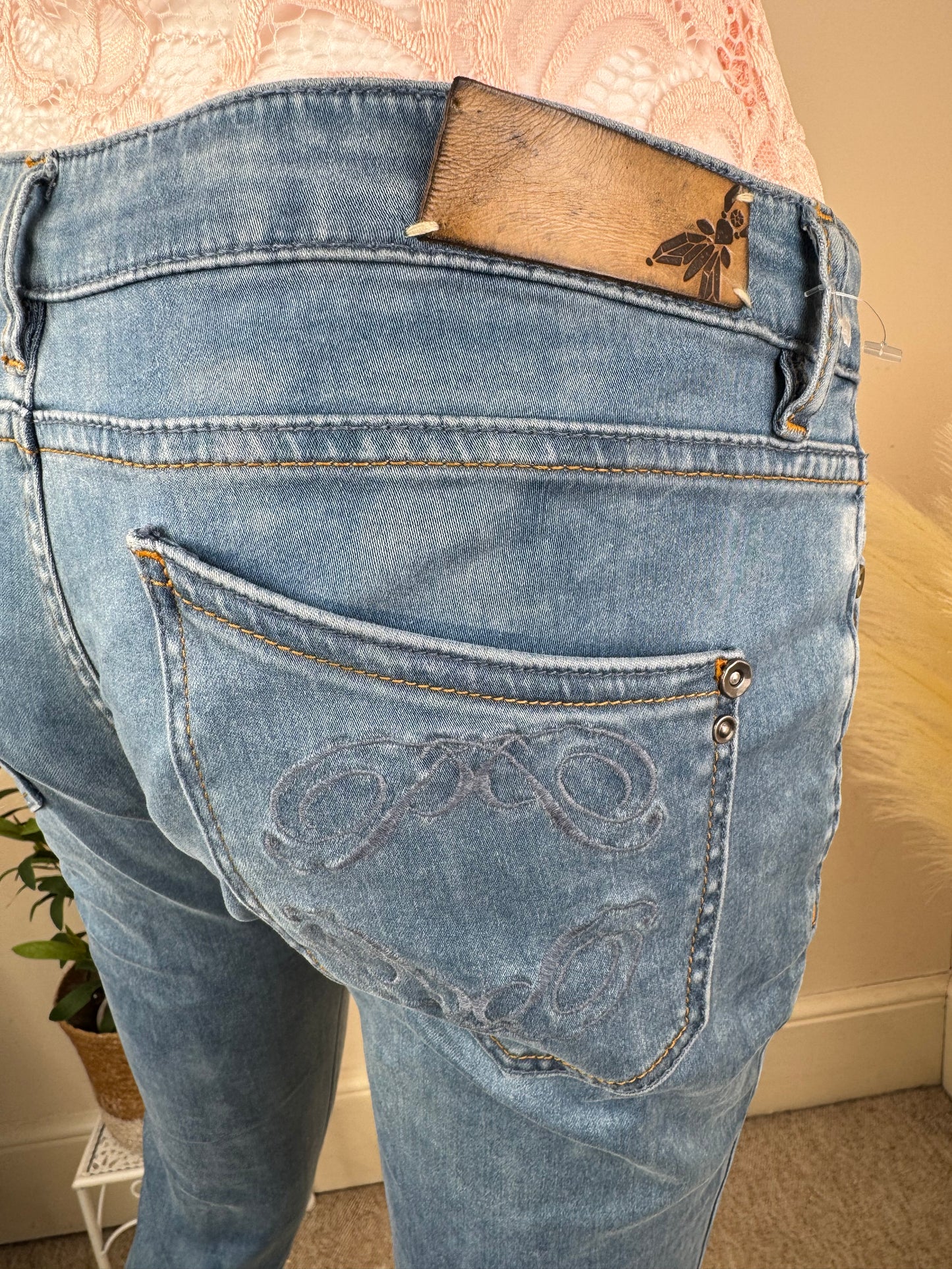 Women’s Skinny Fit Light Blue Jeans – Size 29 (UK 10)
