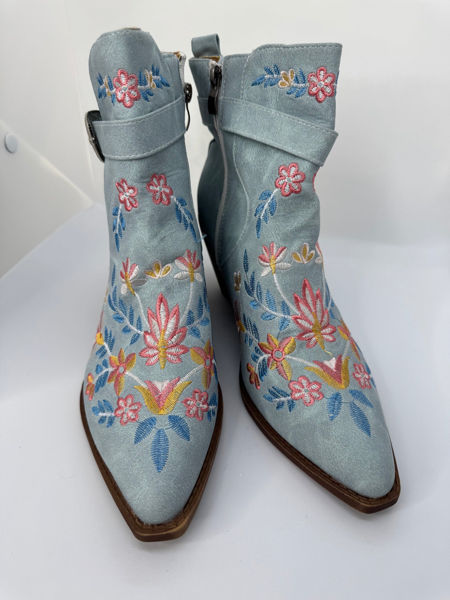 Women’s Blue Embroidered Western Boots – UK 7 / EU 40, Block Heel, Floral Cowboy Style