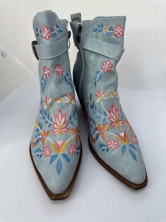 Women’s Blue Embroidered Western Boots – UK 7 / EU 40, Block Heel, Floral Cowboy Style